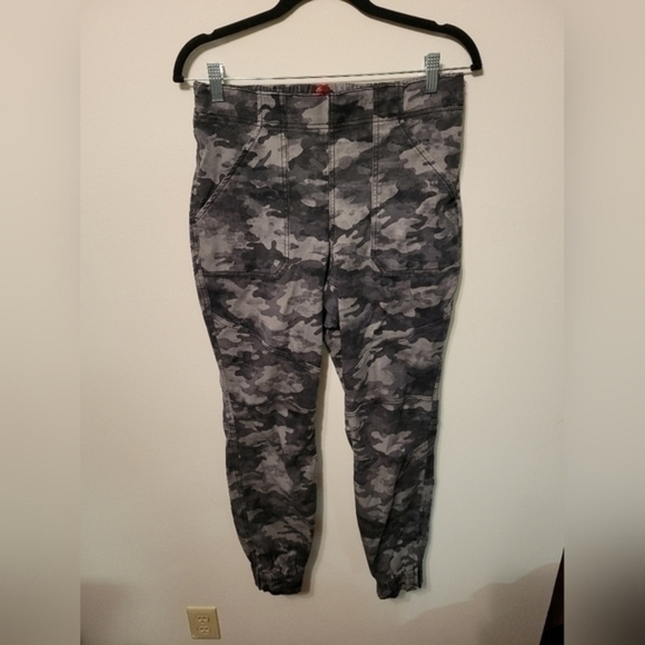 Spanx Camo Pants - Picture 1 of 3